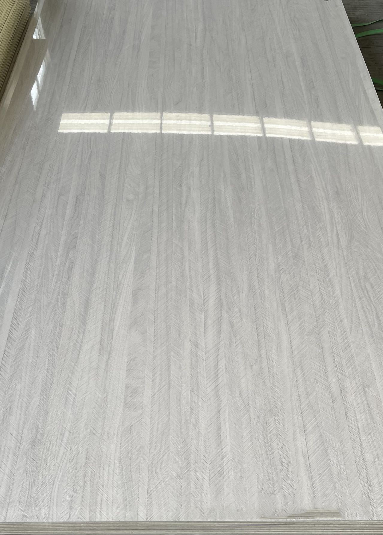 厂家直供 18厘高光钛瓷肤感贴面板免漆板橱柜衣柜门多层板